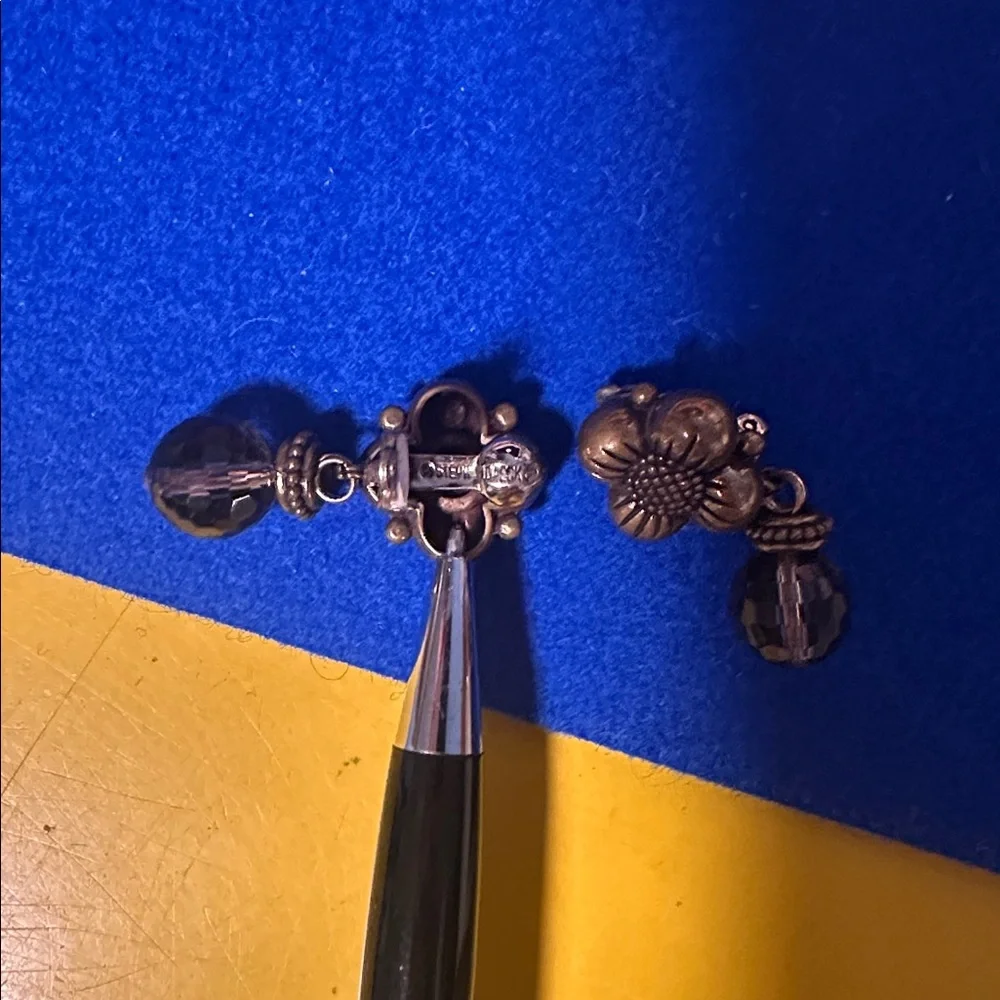 Stephen Dweck floral clip on earrings - Picture 3 of 3